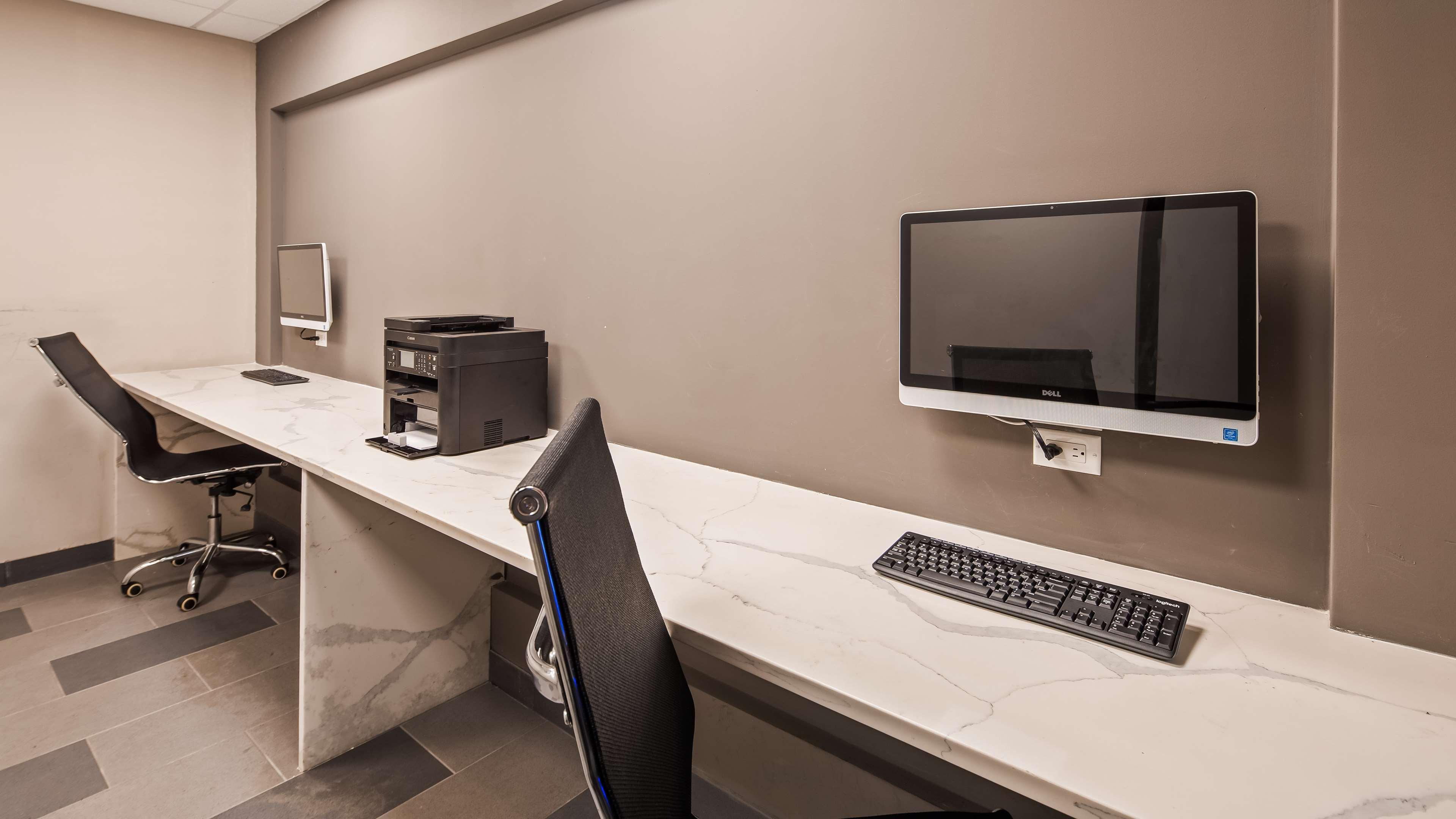 Hotel Western & - Midway Airport 3*