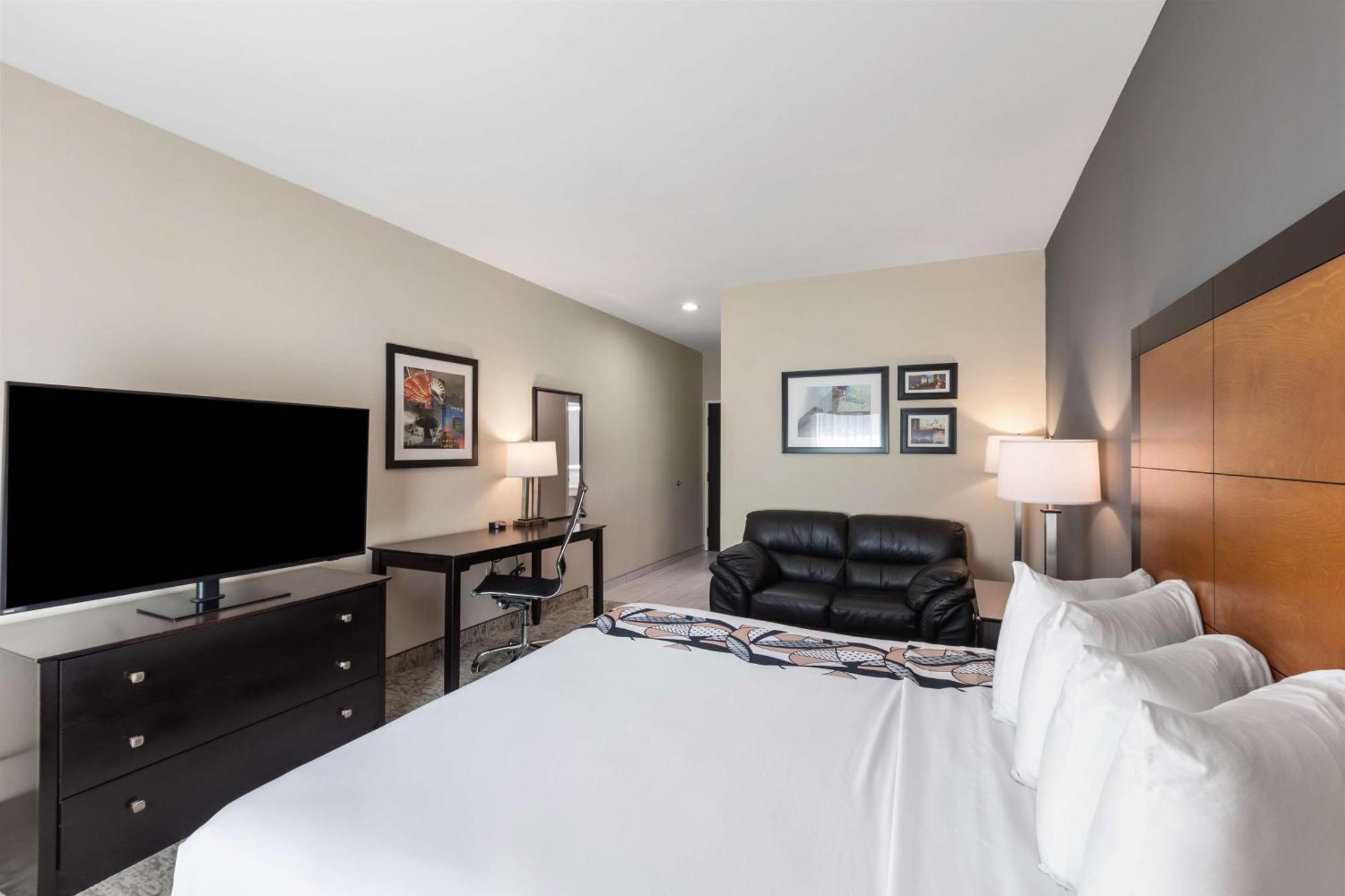 Hotel Western & - Midway Airport