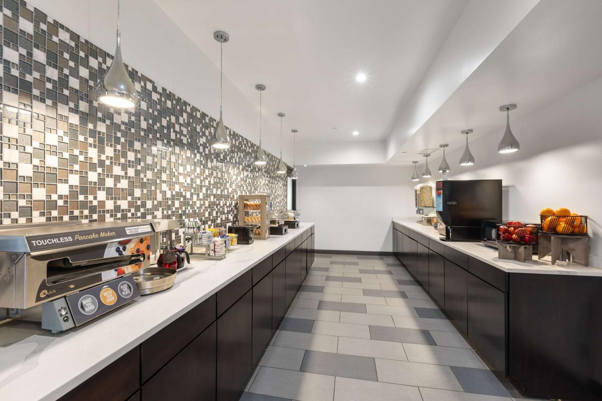 Hotel Western & - Midway Airport 3*